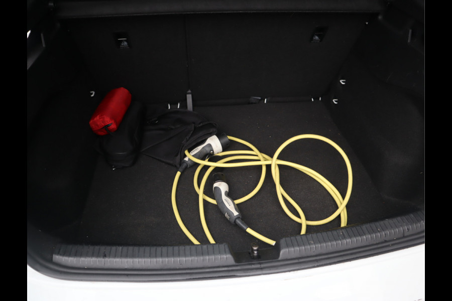 Volkswagen ID.3 Pro 58 kWh Stoel/Stuurverw / Navi / Climate / Apple carplay Btw auto