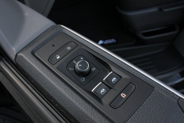 Volkswagen Transporter 2.0 TDI L2H1 BULLI DUBBEL CABINE 150PK 2023 JB- EDITON / ACTIVE DISPLAY / VERLAGINGSVEREN / APPLE CARPLAY