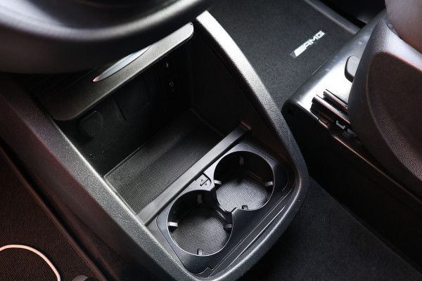 Mercedes-Benz V-Klasse 300d DC | 4-MATIC | AMG | 360 Camera | Stoelventilatie | CarPlay | Navigatie | Lederen bekleding | Elek schuifdeuren | LED Koplampen | Elek achterklep | DAB | Nieuwe APK | BPM Vrij | Facelift | 4x4