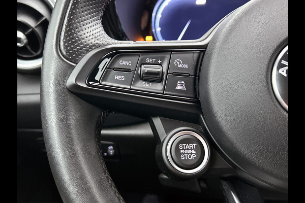 Alfa Romeo Tonale 1.5T 131PK Automaat Sprint / Pdc.V+A / Stoel+Stuur verwarming / Navigatie / Lmv / Adaptive Cruise / Carplay / Apk 10-2027