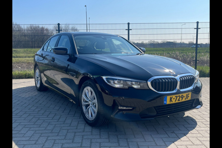 BMW 3 Serie 318i Executive Edition NAVI | CarPlay | LED