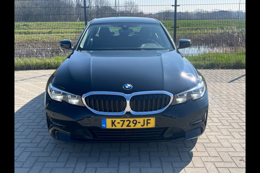 BMW 3 Serie 318i Executive Edition NAVI | CarPlay | LED