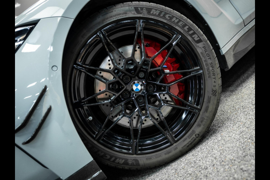 BMW 4 Serie Cabrio M4 xDrive Competition | Carbon Performance Pack | Yellow DRL'S | Brooklyn Grau | Stuurverwarming en nek verwarming |