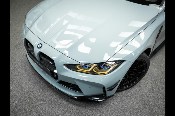 BMW 4 Serie Cabrio M4 xDrive Competition | Carbon Performance Pack | Yellow DRL'S | Brooklyn Grau | Stuurverwarming en nek verwarming |