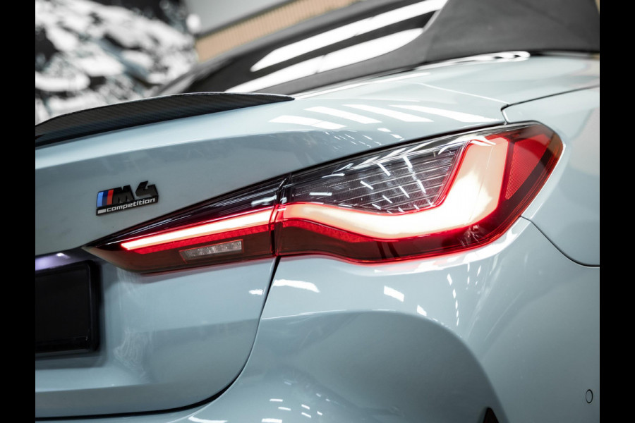 BMW 4 Serie Cabrio M4 xDrive Competition | Carbon Performance Pack | Yellow DRL'S | Brooklyn Grau | Stuurverwarming en nek verwarming |