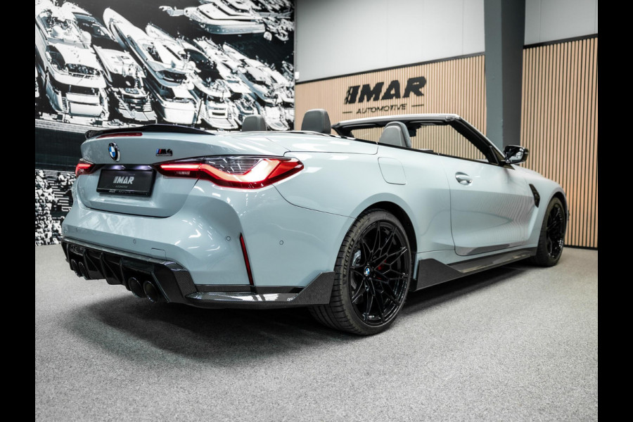 BMW 4 Serie Cabrio M4 xDrive Competition | Carbon Performance Pack | Yellow DRL'S | Brooklyn Grau | Stuurverwarming en nek verwarming |