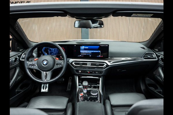 BMW 4 Serie Cabrio M4 xDrive Competition | Carbon Performance Pack | Yellow DRL'S | Brooklyn Grau | Stuurverwarming en nek verwarming |