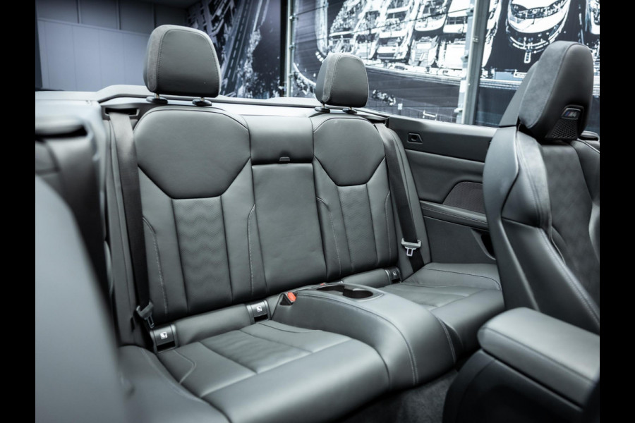 BMW 4 Serie Cabrio M4 xDrive Competition | Carbon Performance Pack | Yellow DRL'S | Brooklyn Grau | Stuurverwarming en nek verwarming |