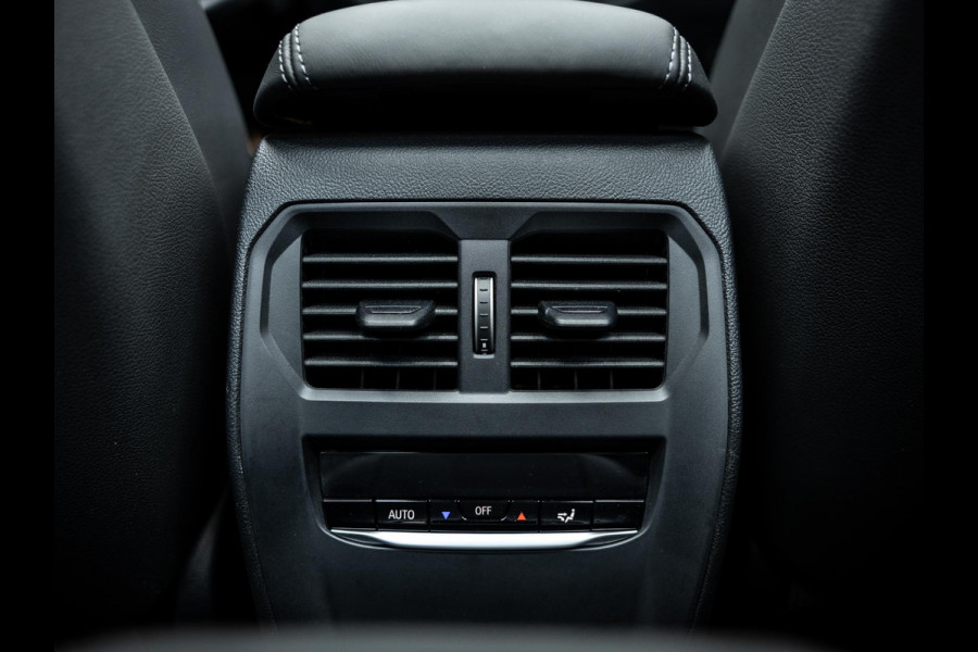 BMW 4 Serie Cabrio M4 xDrive Competition | Carbon Performance Pack | Yellow DRL'S | Brooklyn Grau | Stuurverwarming en nek verwarming |