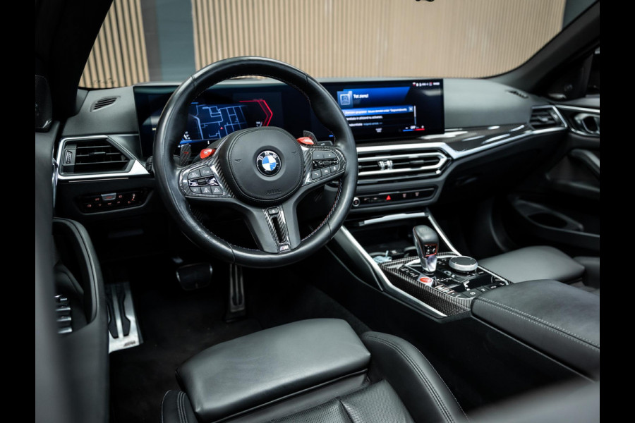 BMW 4 Serie Cabrio M4 xDrive Competition | Carbon Performance Pack | Yellow DRL'S | Brooklyn Grau | Stuurverwarming en nek verwarming |