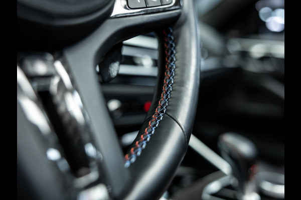 BMW 4 Serie Cabrio M4 xDrive Competition | Carbon Performance Pack | Yellow DRL'S | Brooklyn Grau | Stuurverwarming en nek verwarming |