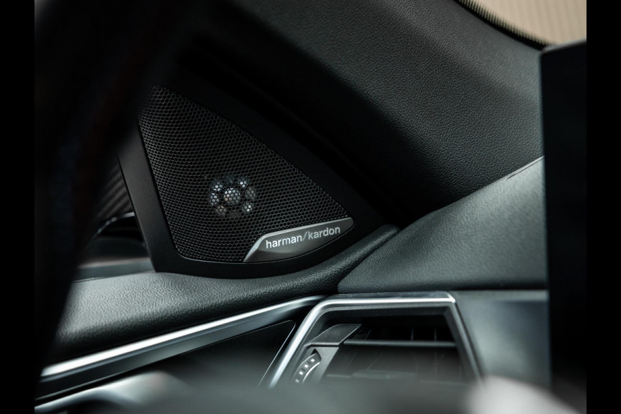 BMW 4 Serie Cabrio M4 xDrive Competition | Carbon Performance Pack | Yellow DRL'S | Brooklyn Grau | Stuurverwarming en nek verwarming |