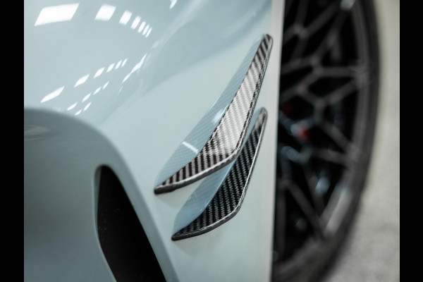 BMW 4 Serie Cabrio M4 xDrive Competition | Carbon Performance Pack | Yellow DRL'S | Brooklyn Grau | Stuurverwarming en nek verwarming |