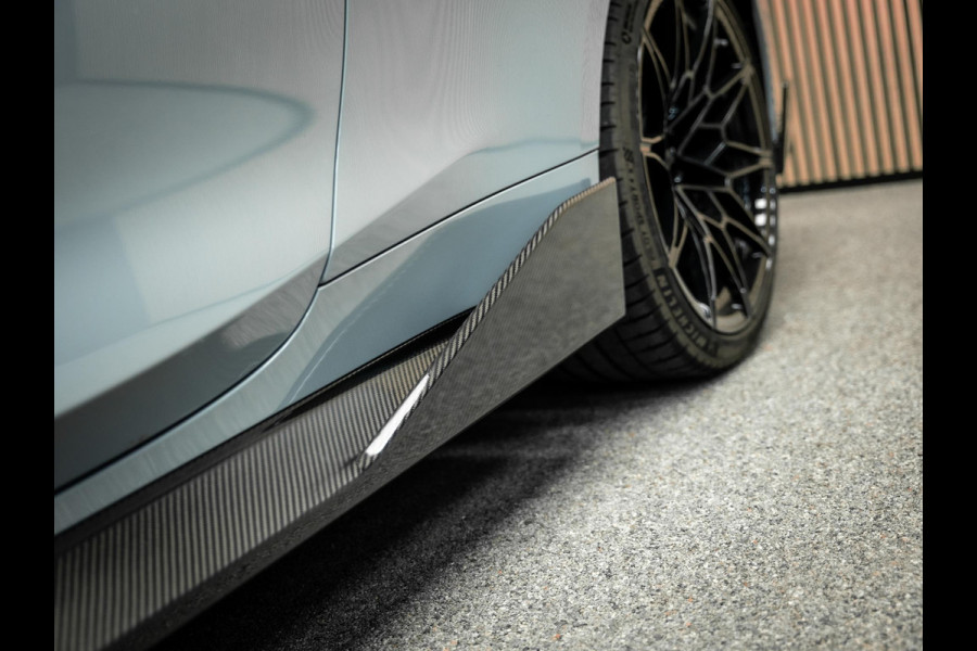 BMW 4 Serie Cabrio M4 xDrive Competition | Carbon Performance Pack | Yellow DRL'S | Brooklyn Grau | Stuurverwarming en nek verwarming |