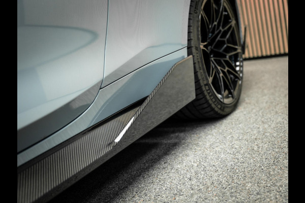 BMW 4 Serie Cabrio M4 xDrive Competition | Carbon Performance Pack | Yellow DRL'S | Brooklyn Grau | Stuurverwarming en nek verwarming |