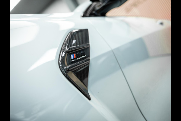 BMW 4 Serie Cabrio M4 xDrive Competition | Carbon Performance Pack | Yellow DRL'S | Brooklyn Grau | Stuurverwarming en nek verwarming |