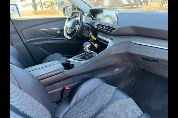 Peugeot 5008 1.2 PureTech Allure 7 Persoons Airco/ECC,Cruisecontrol,Navigatie,Half Leder