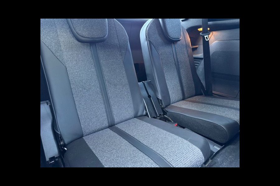 Peugeot 5008 1.2 PureTech Allure 7 Persoons Airco/ECC,Cruisecontrol,Navigatie,Half Leder