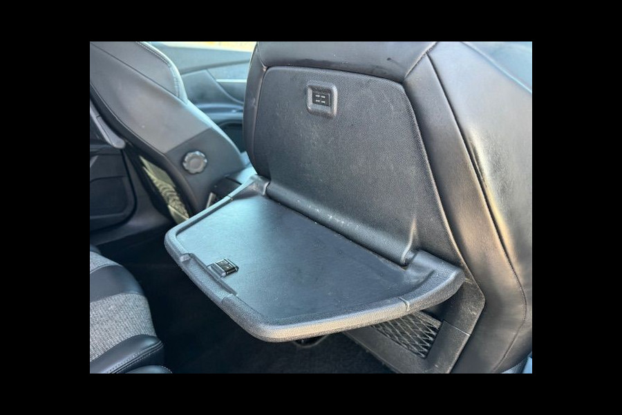 Peugeot 5008 1.2 PureTech Allure 7 Persoons Airco/ECC,Cruisecontrol,Navigatie,Half Leder