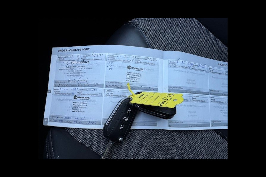 Peugeot 5008 1.2 PureTech Allure 7 Persoons Airco/ECC,Cruisecontrol,Navigatie,Half Leder