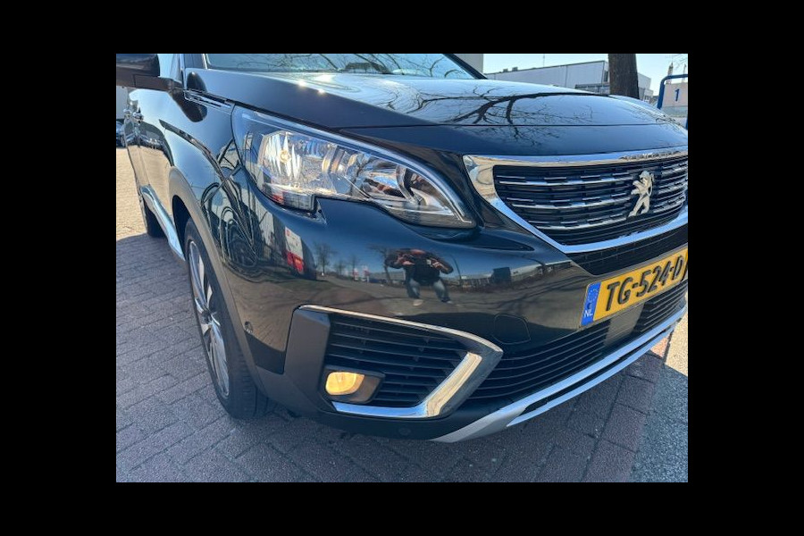 Peugeot 5008 1.2 PureTech Allure 7 Persoons Airco/ECC,Cruisecontrol,Navigatie,Half Leder