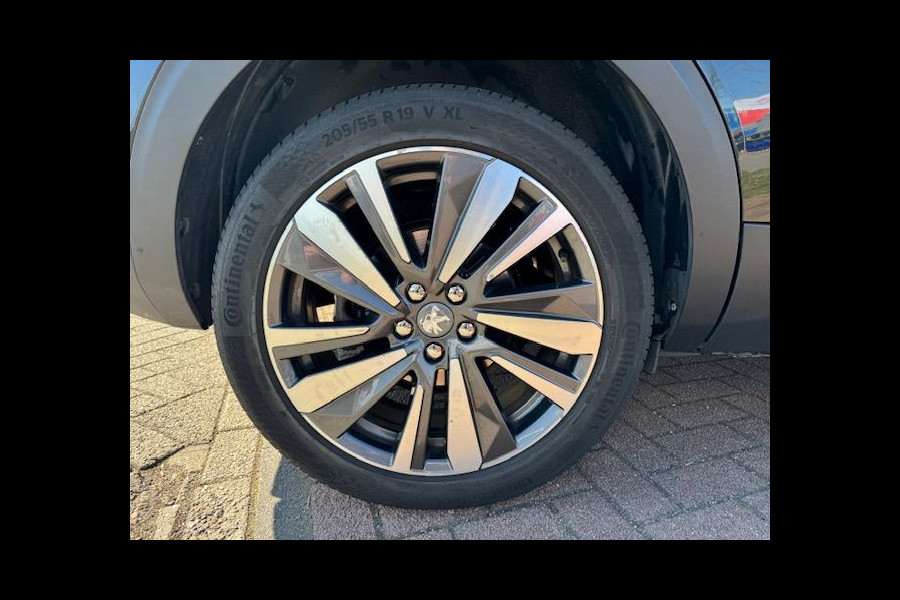 Peugeot 5008 1.2 PureTech Allure 7 Persoons Airco/ECC,Cruisecontrol,Navigatie,Half Leder