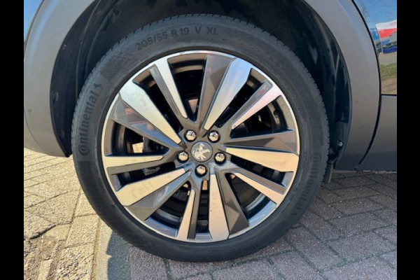 Peugeot 5008 1.2 PureTech Allure 7 Persoons Airco/ECC,Cruisecontrol,Navigatie,Half Leder