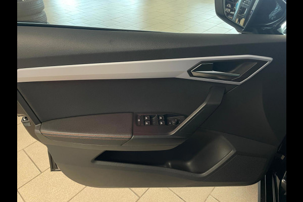 Seat Arona 1.0 TSI FR 110PK DSG automaat AIRCO CLIMA NAV CRUISE VIRT COCKPIT APPLE CARPLAY KEYLESS TREKHAAK NIEUWSTAAT
