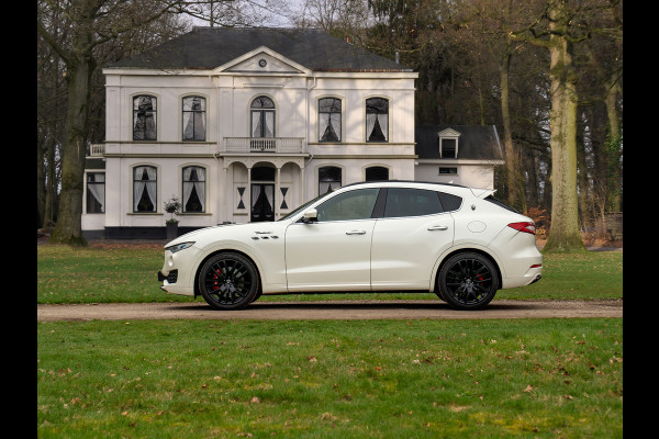 Maserati Levante 3.0 V6 Modena S AWD | Pano-dak | Harman/Kardon | Luchtvering | Carbon interieur
