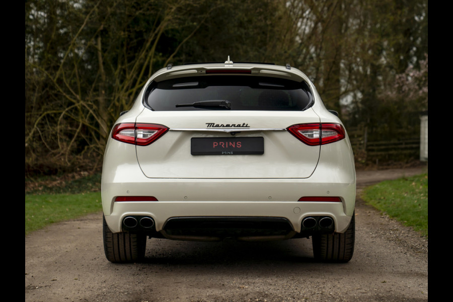 Maserati Levante 3.0 V6 Modena S AWD | Pano-dak | Harman/Kardon | Luchtvering | Carbon interieur