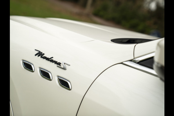Maserati Levante 3.0 V6 Modena S AWD | Pano-dak | Harman/Kardon | Luchtvering | Carbon interieur