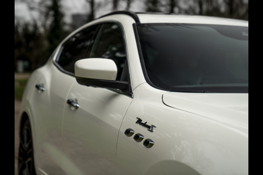 Maserati Levante 3.0 V6 Modena S AWD | Pano-dak | Harman/Kardon | Luchtvering | Carbon interieur