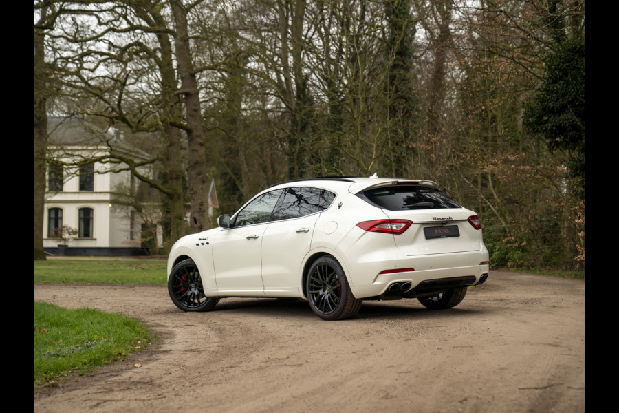 Maserati Levante 3.0 V6 Modena S AWD | Pano-dak | Harman/Kardon | Luchtvering | Carbon interieur