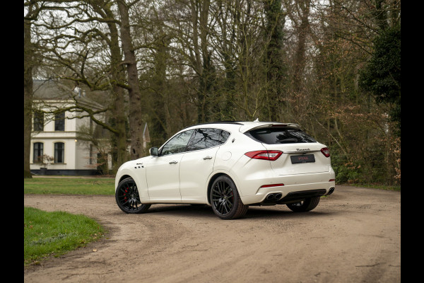 Maserati Levante 3.0 V6 Modena S AWD | Pano-dak | Harman/Kardon | Luchtvering | Carbon interieur