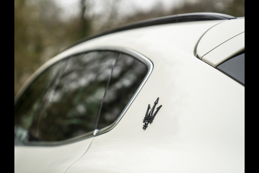 Maserati Levante 3.0 V6 Modena S AWD | Pano-dak | Harman/Kardon | Luchtvering | Carbon interieur