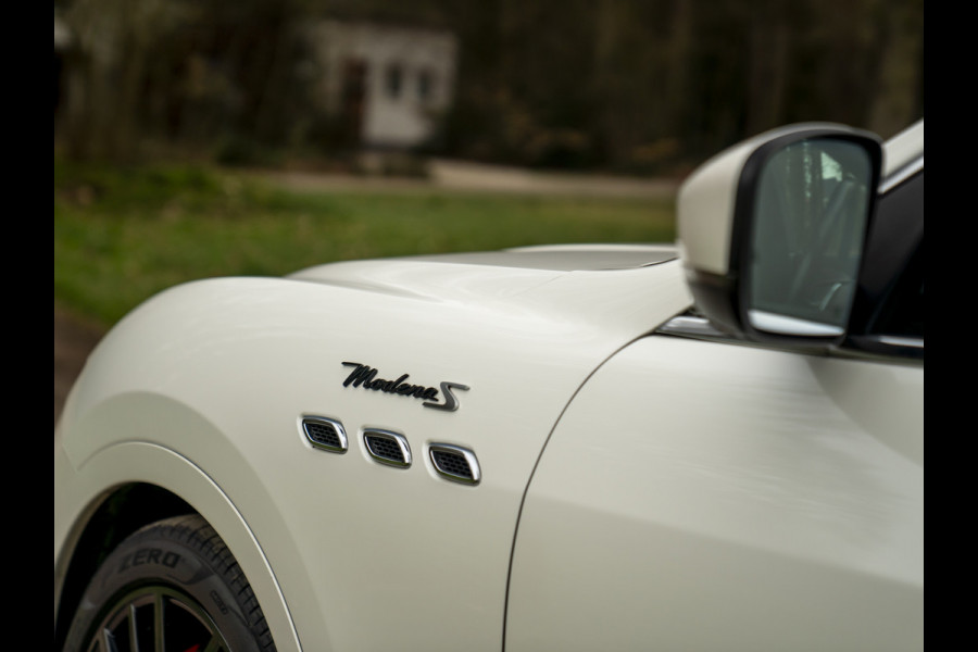 Maserati Levante 3.0 V6 Modena S AWD | Pano-dak | Harman/Kardon | Luchtvering | Carbon interieur