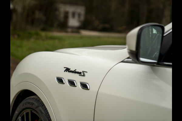 Maserati Levante 3.0 V6 Modena S AWD | Pano-dak | Harman/Kardon | Luchtvering | Carbon interieur