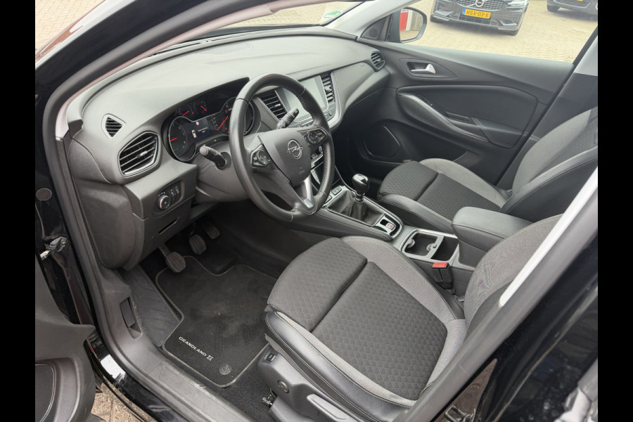 Opel Grandland X 1.2 Turbo 131 PK | Business Executive | 45.000km! |