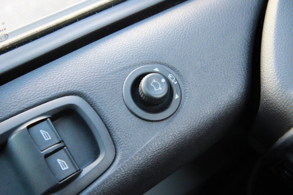 Ford Transit Custom 290 2.0 TDCI L2H1 Limited DC Automaat / 5 PRS / Camera / Trekhaak / Dubbel cabine