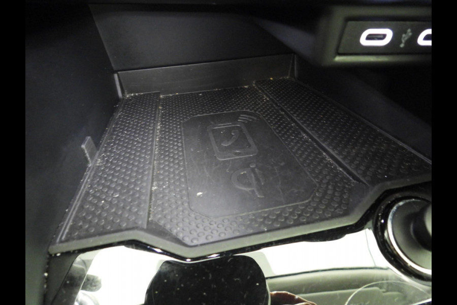 Volkswagen T-Roc 1.5 TSI Sport NAVI/CAMERA/VIRTUAL/LED/TREKH./17"LMV!