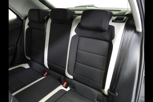 Volkswagen T-Roc 1.5 TSI Sport NAVI/CAMERA/VIRTUAL/LED/TREKH./17"LMV!