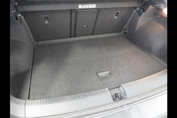 Volkswagen T-Roc 1.5 TSI Sport NAVI/CAMERA/VIRTUAL/LED/TREKH./17"LMV!