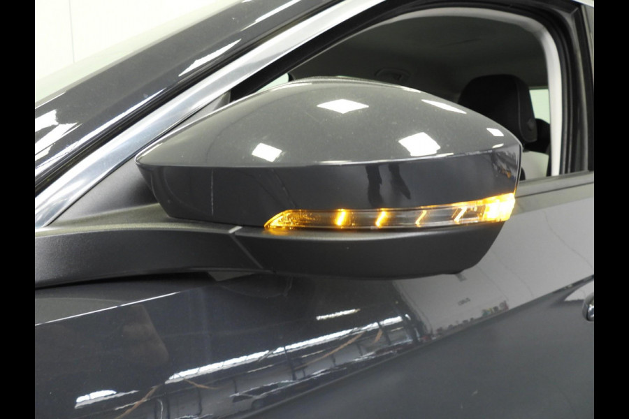 Volkswagen T-Roc 1.5 TSI Sport NAVI/CAMERA/VIRTUAL/LED/TREKH./17"LMV!