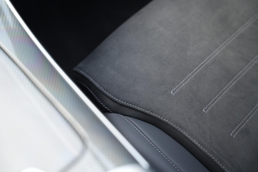 Mercedes-Benz C-Klasse 180 Business Solution AMG Burmester Stuurverw. Adapt. Cruise LED Leer Alcantara AMG