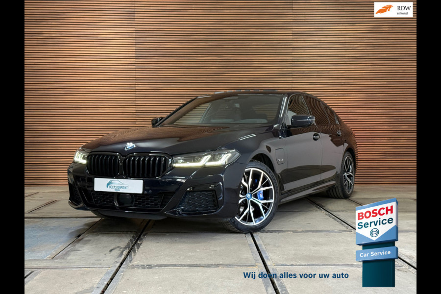 BMW 5 Serie 530e xDrive M-Sport Pro Pakket | Pano | M-Kuipstoelen | H/K Sound | Shadow-Line | HuD | CarbonSchwarz | ParkeerPakket+