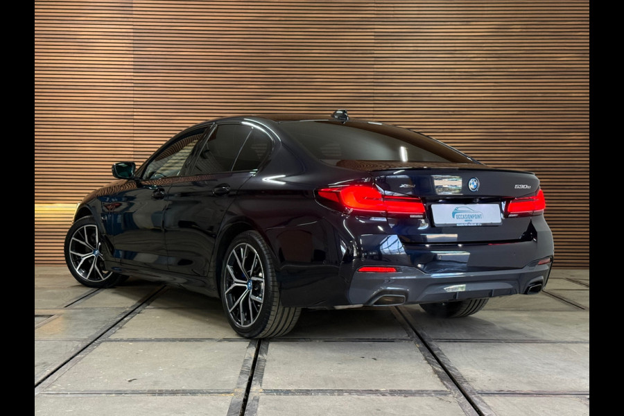 BMW 5 Serie 530e xDrive M-Sport Pro Pakket | Pano | M-Kuipstoelen | H/K Sound | Shadow-Line | HuD | CarbonSchwarz | ParkeerPakket+