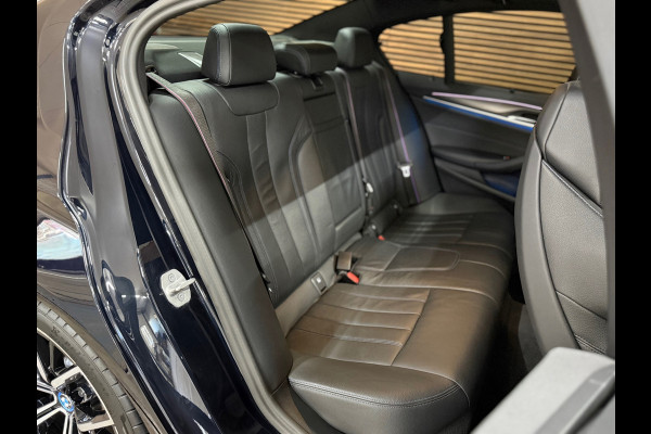 BMW 5 Serie 530e xDrive M-Sport Pro Pakket | Pano | M-Kuipstoelen | H/K Sound | Shadow-Line | HuD | CarbonSchwarz | ParkeerPakket+
