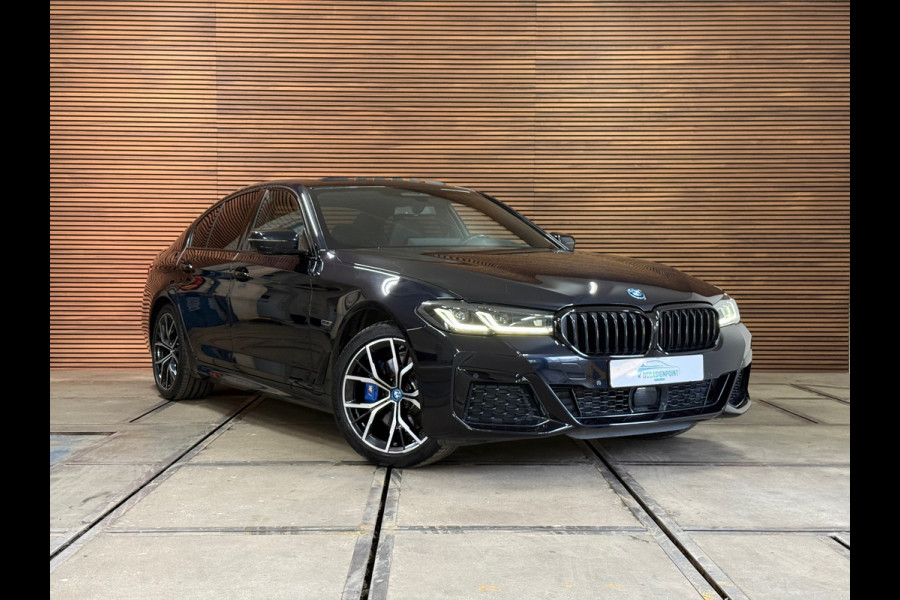BMW 5 Serie 530e xDrive M-Sport Pro Pakket | Pano | M-Kuipstoelen | H/K Sound | Shadow-Line | HuD | CarbonSchwarz | ParkeerPakket+