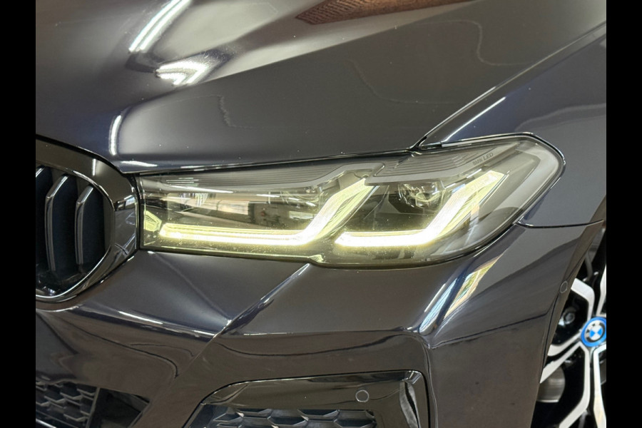 BMW 5 Serie 530e xDrive M-Sport Pro Pakket | Pano | M-Kuipstoelen | H/K Sound | Shadow-Line | HuD | CarbonSchwarz | ParkeerPakket+