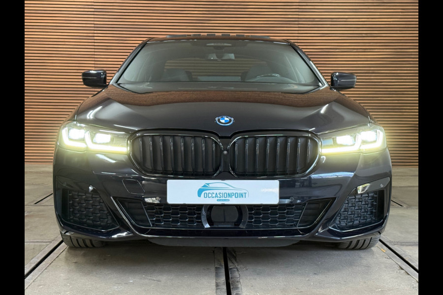 BMW 5 Serie 530e xDrive M-Sport Pro Pakket | Pano | M-Kuipstoelen | H/K Sound | Shadow-Line | HuD | CarbonSchwarz | ParkeerPakket+